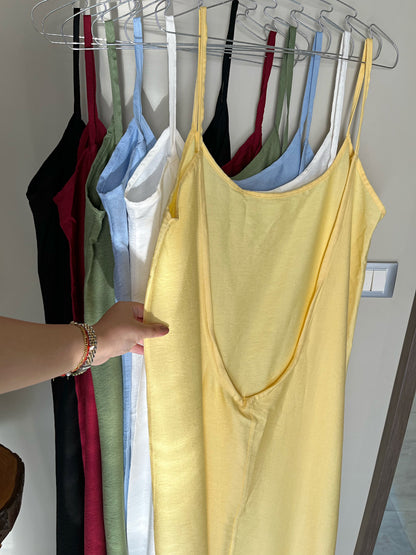 Célora backless linen maxi dress, close-up of the linen fabric texture