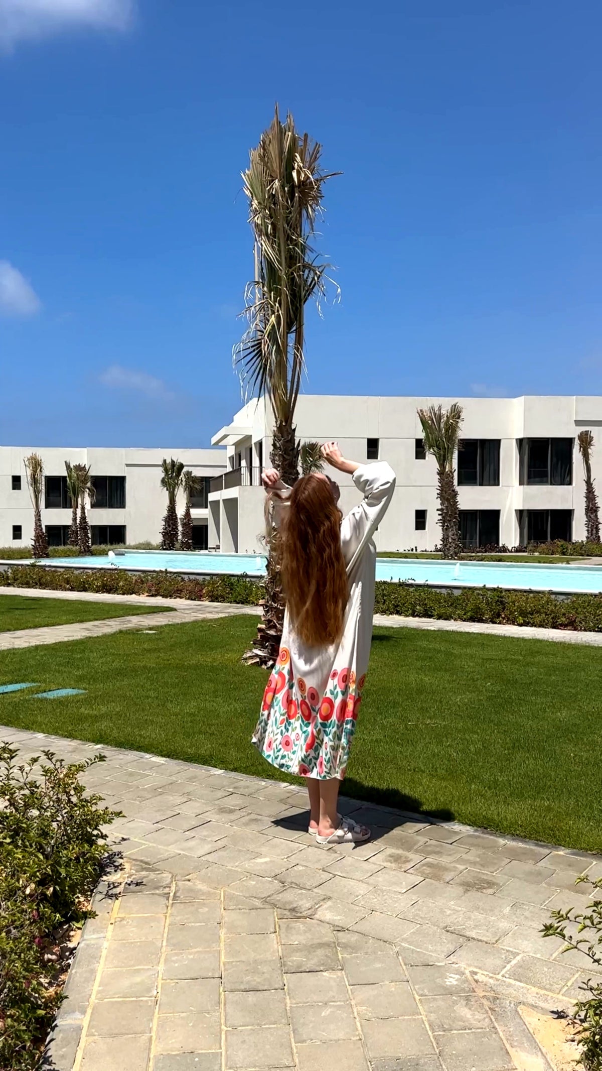 Célora floral kaftan dress, side view